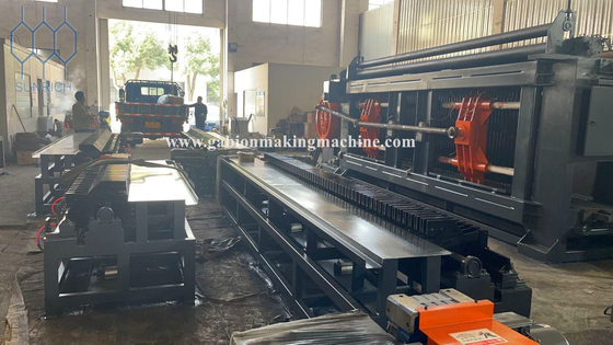 شراء قوة الشد 350-550N / mm2 خط إنتاج غابيون مع 60X80-80X100MM حجم الشبكة ونظام التحكم PLC تصنيع عبر الإنترنت