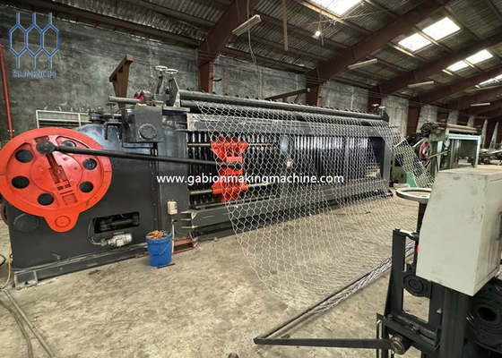 4-6m آلة شبكة غابيون قوة الشد 380-550N / mm2 الأسلاك الغالفية 2-4mm